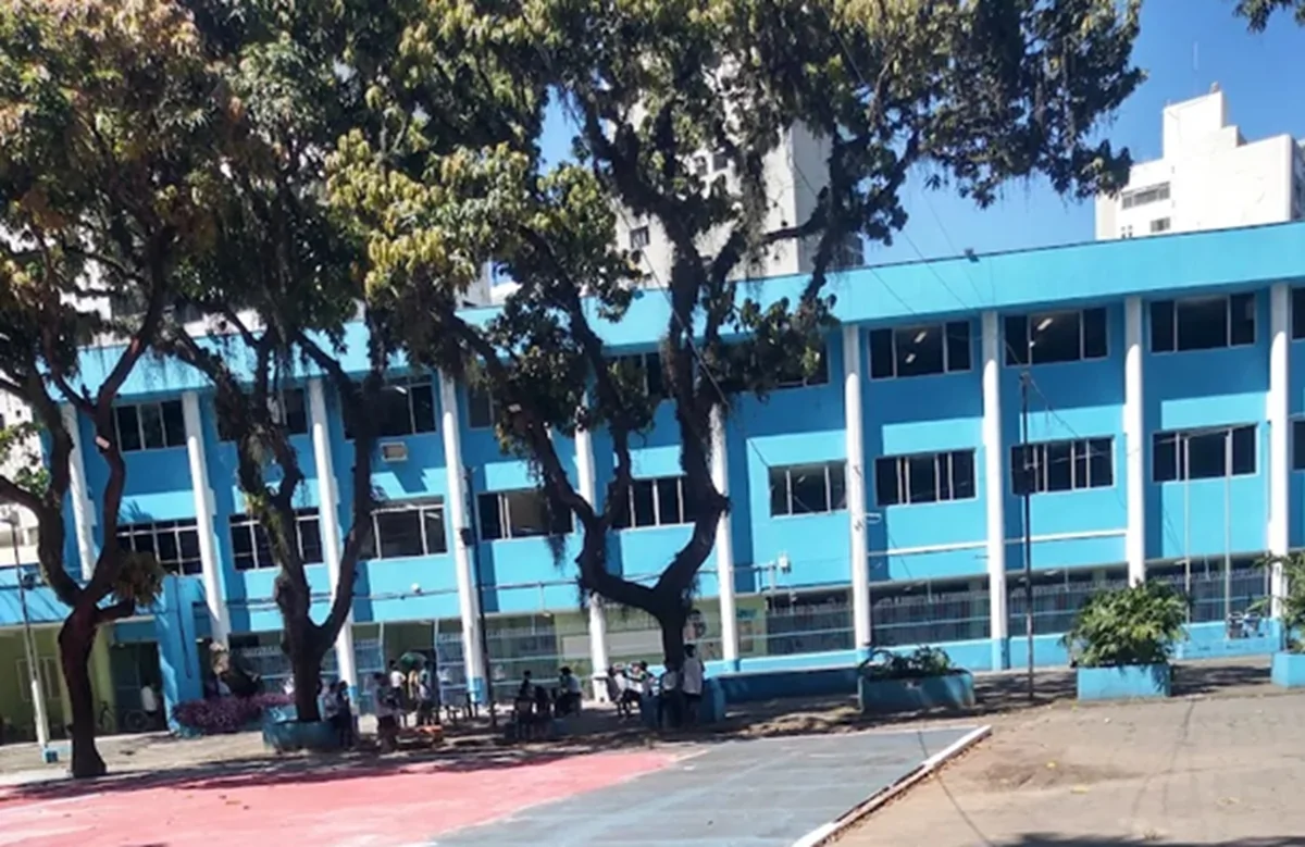 Escola de Vitória ganha nome de professora morta em Aracruz