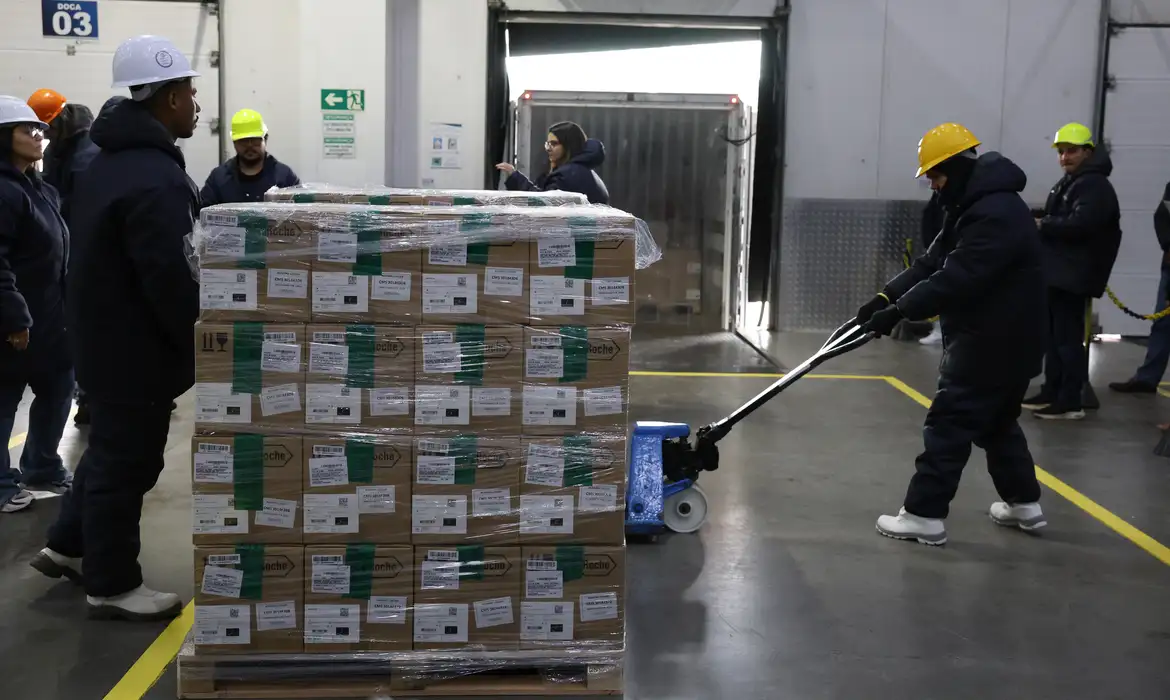 Brasil recebe lote de medicamento para tratar câncer de mama no SUS