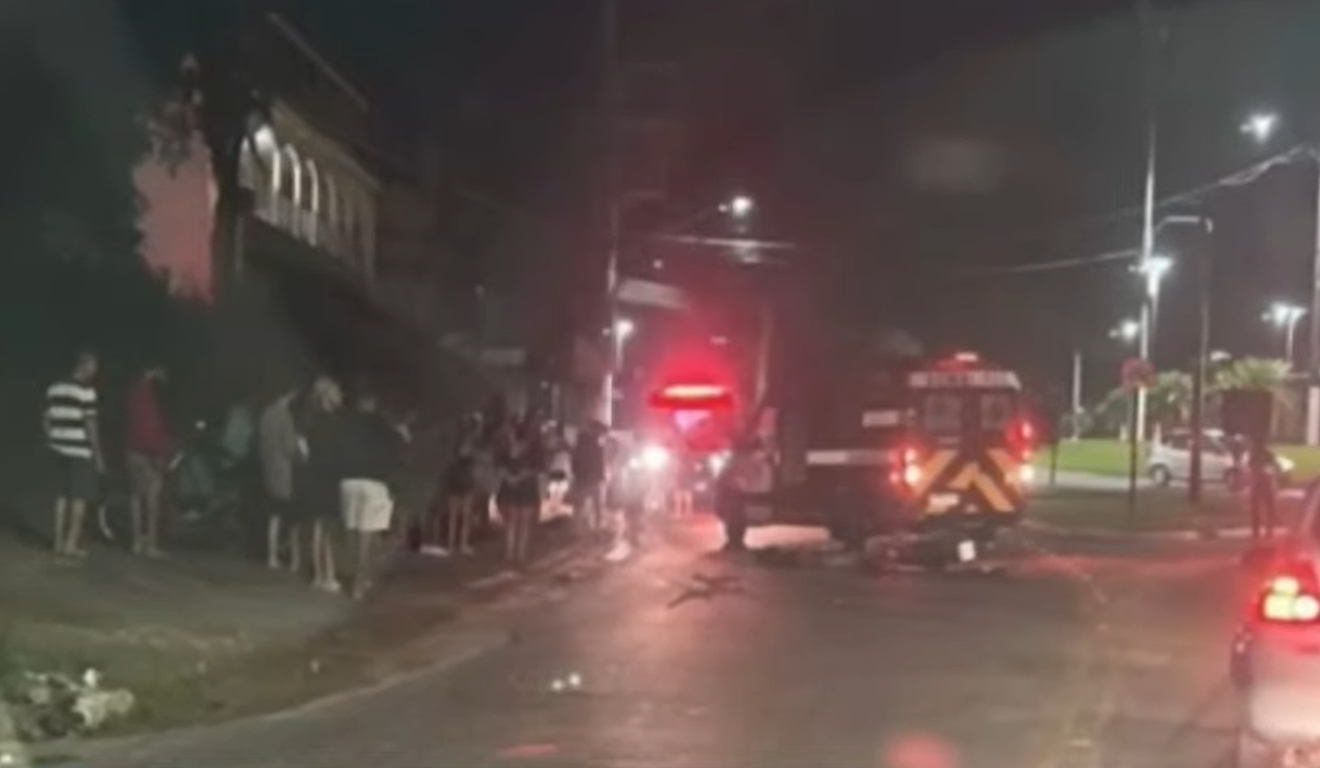 Motociclista morre em acidente ao bater moto em poste em Aracruz