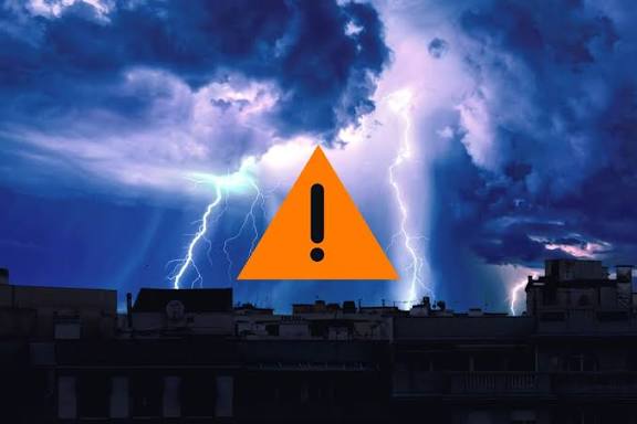 "Tempo severo": Defesa Civil faz alerta para chuvas intensas e raios no ES