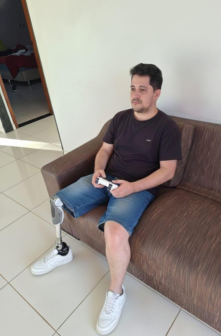 Prótese de alta tecnologia devolve autonomia a eletricista de Aracruz com apoio da Suzano