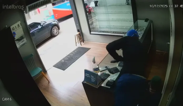 Joalheria é assaltada no Centro de Aracruz