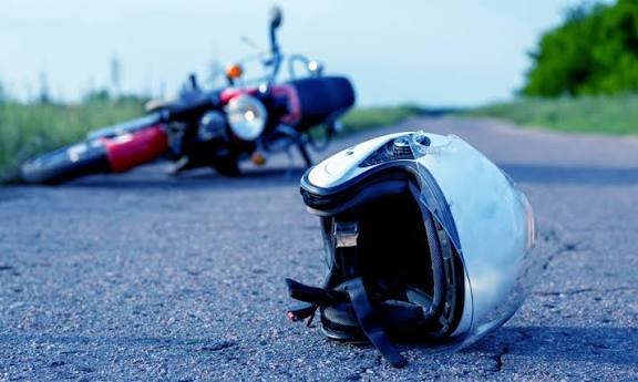 Vazamento de óleo provoca acidente com motociclista na ES-257, em Aracruz