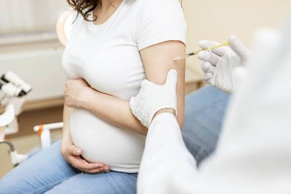 Vacinação Contra o Vírus Sincicial Respiratório é Oferecida Gratuitamente a Gestantes em Aracruz