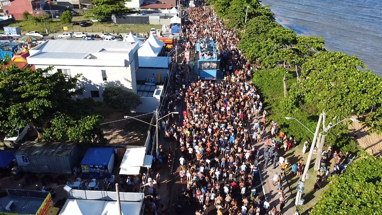 Banda Jammil agita a Barra do Sahy neste domingo com show no trio elétrico