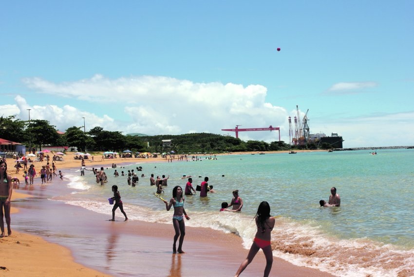 Monitoramento ambiental indica praias próprias para banho em Aracruz