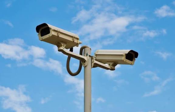 Câmeras de olho: celular no trânsito gera mais de 300 multas por mês