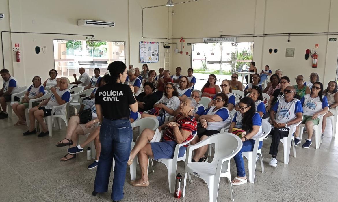 Idosos do Centro de Convivência de Aracruz Participam de Palestra sobre Prevenção a Crimes Cibernéticos e Golpes Online