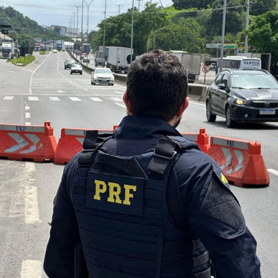 PRF restringe caminhões nas BRs do ES no Carnaval