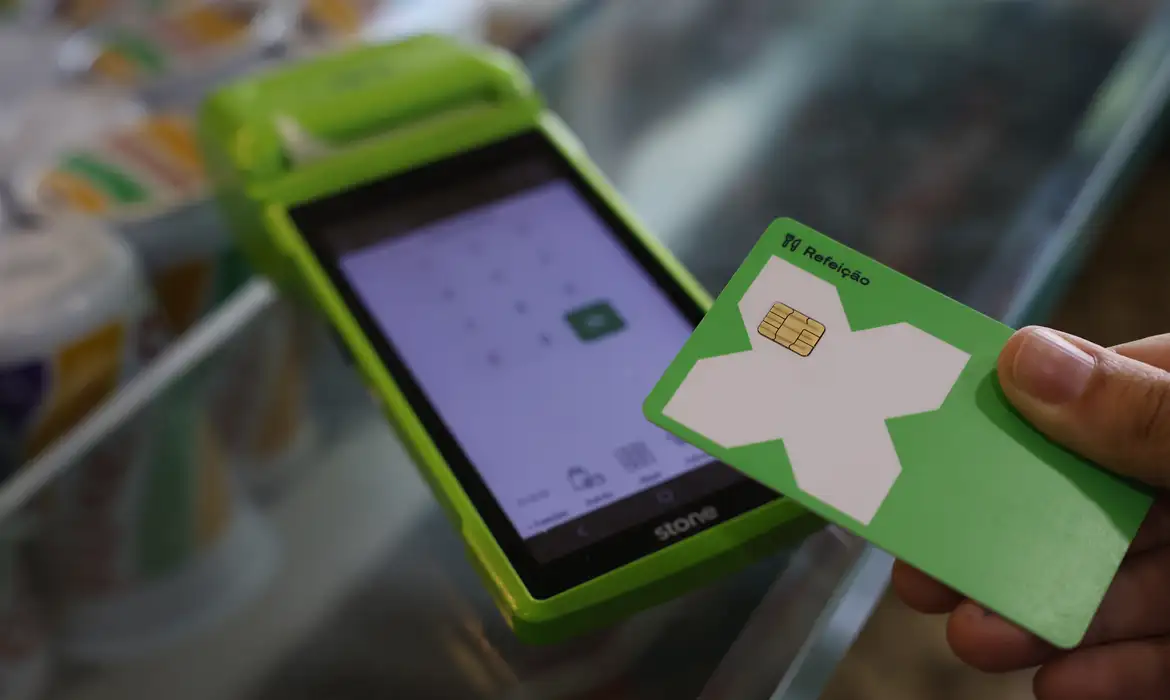 Câmara de Fundão Propõe Benefício Extra de Ticket-Alimentação para Servidores no Mês de Aniversário