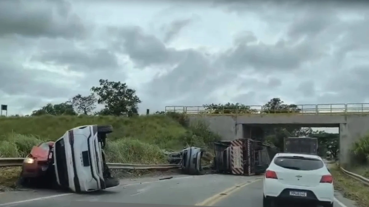 Aracruz | Acidente com múltiplos veículos deixa trânsito lento