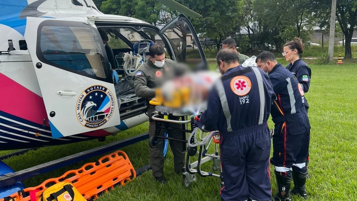 Colisão com caminhão deixa motorista sem habilitação gravemente ferido em Aracruz