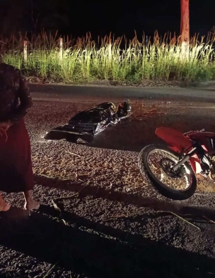 Homem morre em acidente entre carro e moto na ES 257 em Aracruz