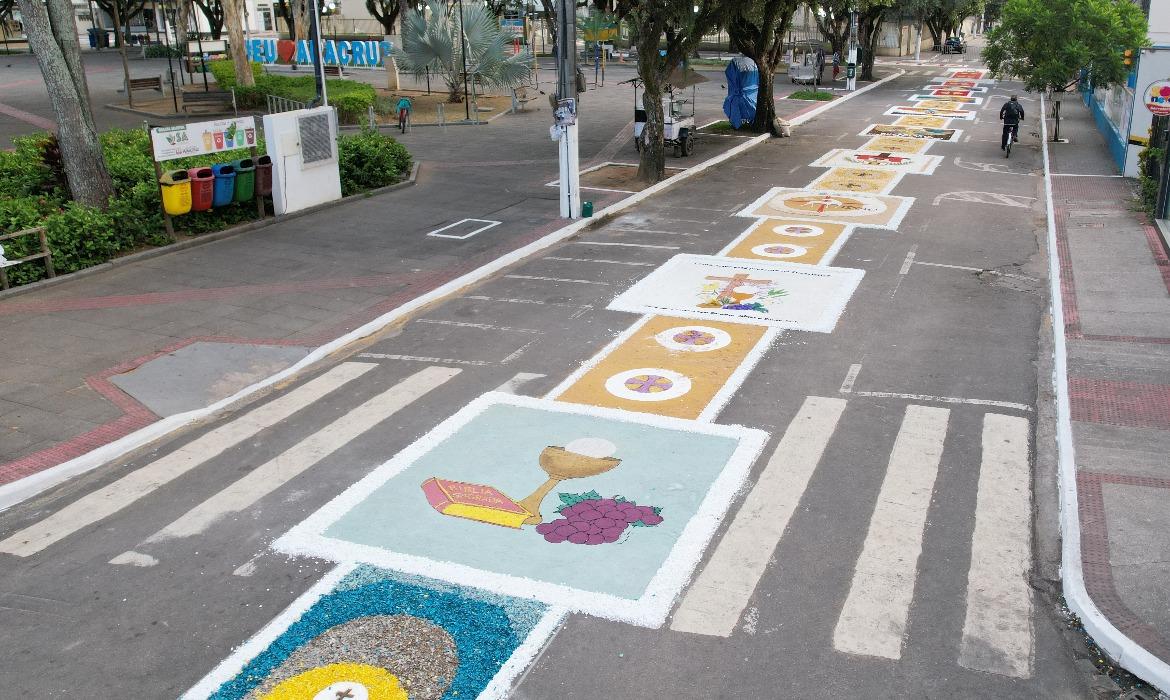 Vias são interditadas para confecção dos tapetes de Corpus Christi em Aracruz