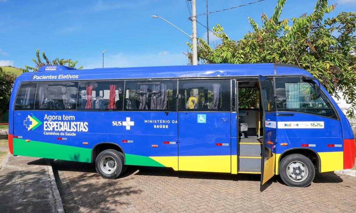 Saúde ganha micro-ônibus e fortalece transporte sanitário de pacientes em Aracruz