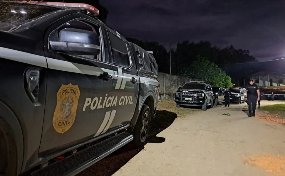 Operação contra grupo ligado ao Comando Vermelho prende 9 suspeitos em Fundão