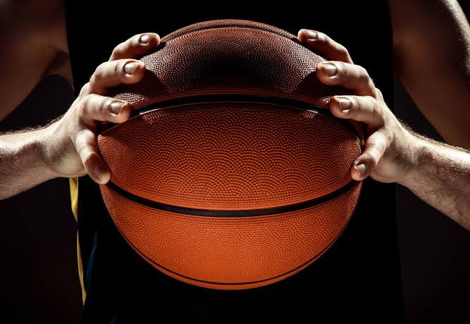 Clínica de Basquete promove capacitação para professores e treinadores no bairro Jequitibá