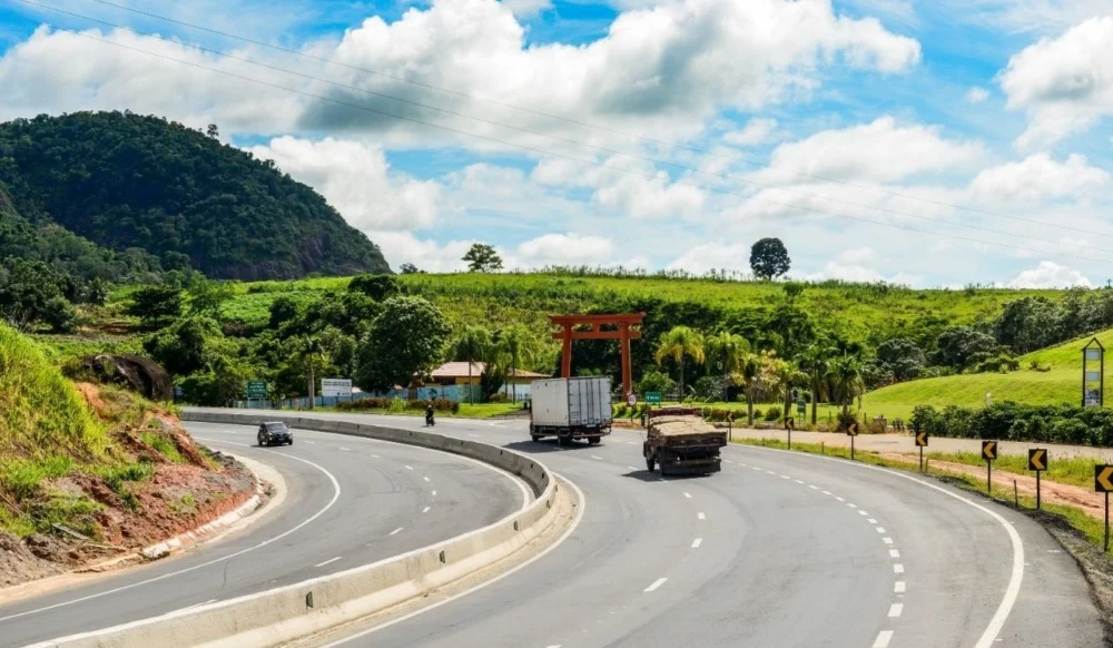 Explosão de rochas vai interditar trecho da BR-101 no ES por 1h30 nesta quarta