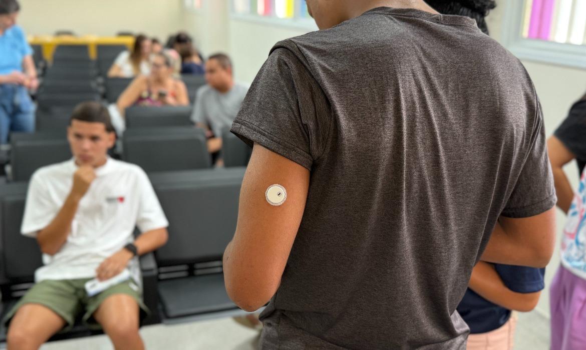 Sensor de glicemia chega a 12 adolescentes em Aracruz com diabetes tipo 1