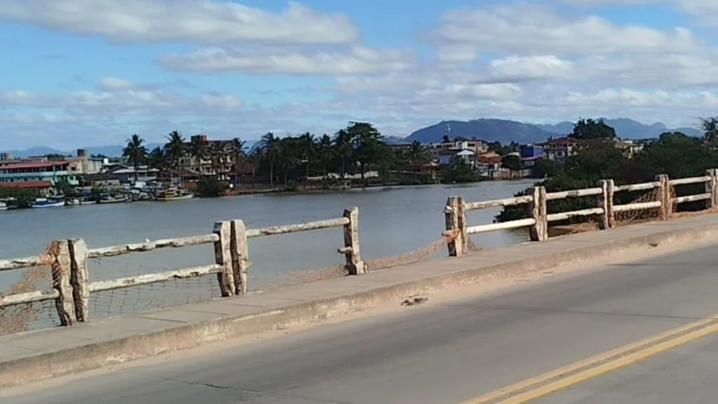 Ponte entre Serra e Fundão preocupa moradores e DER anuncia reparos emergenciais