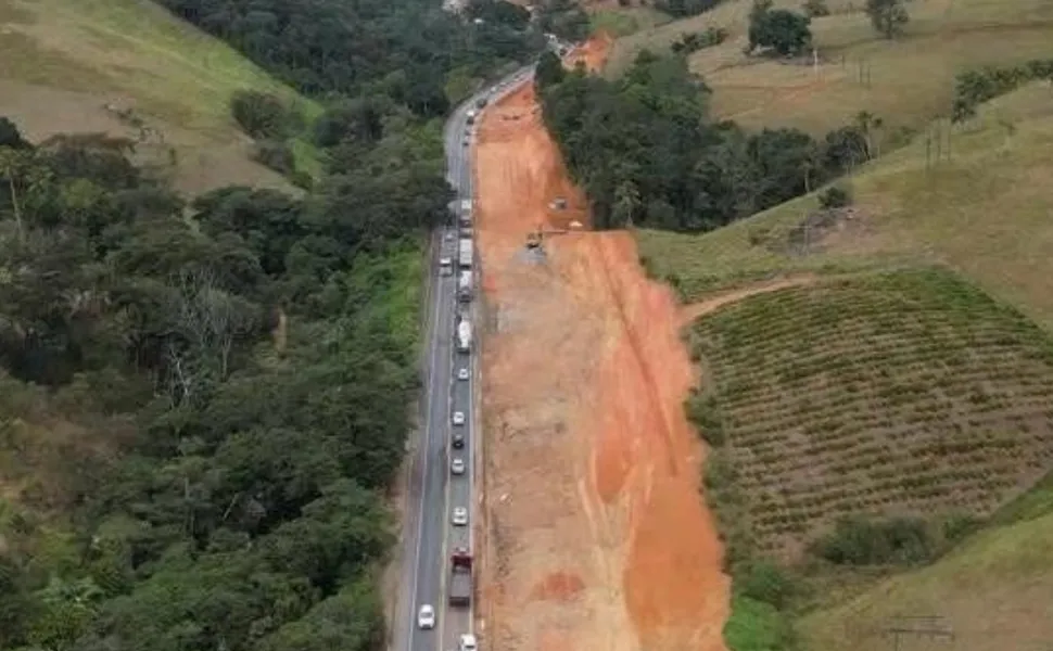 BR-101 terá interdição total em Fundão para fragmentação de rochas