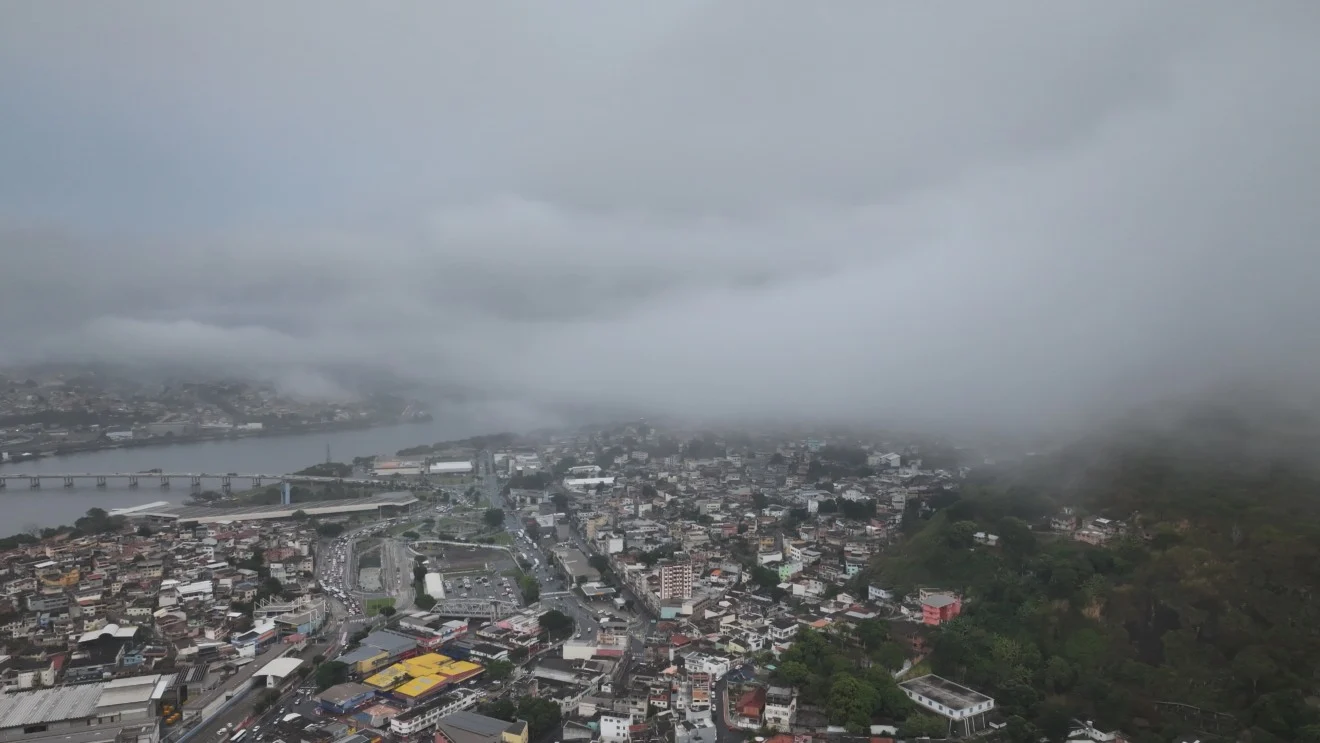 Tempestade, granizo e ventos de 100 km/h ameaçam cidades do ES