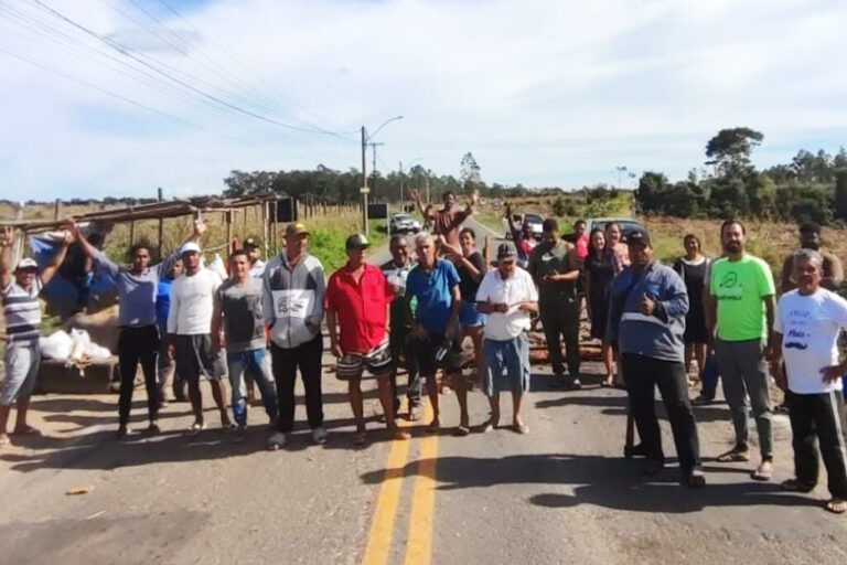 Comunidades de Aracruz bloqueiam Rodovia Primo Bitti